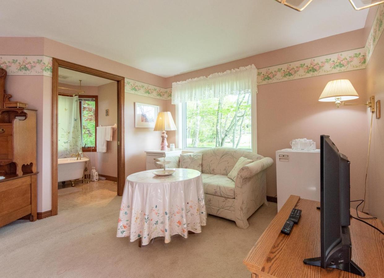 Bed and Breakfast Chez Nous Cornwall Экстерьер фото