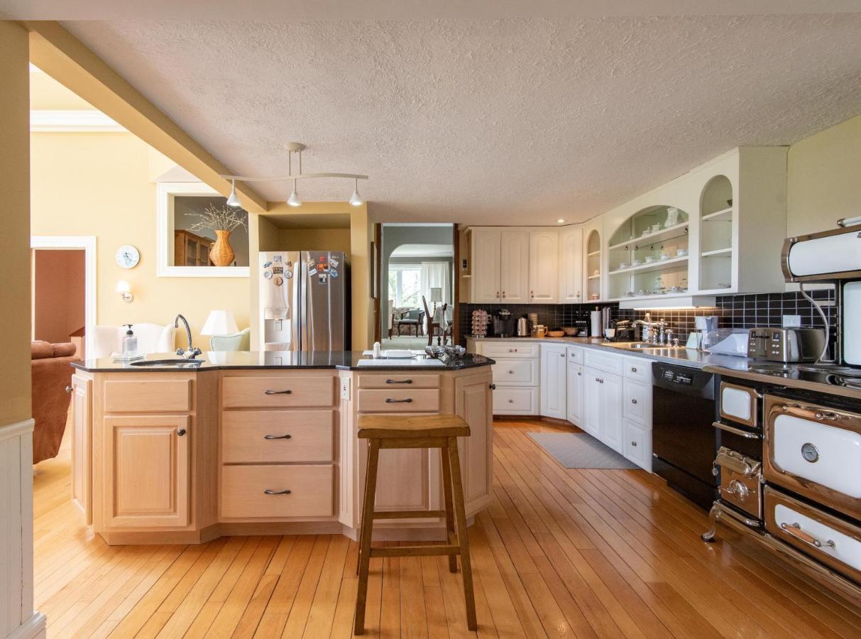 Bed and Breakfast Chez Nous Cornwall Экстерьер фото