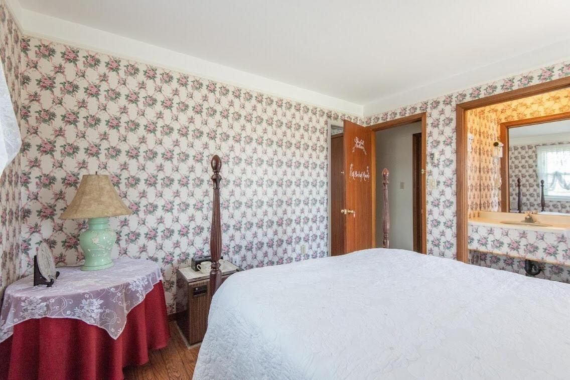 Bed and Breakfast Chez Nous Cornwall Экстерьер фото