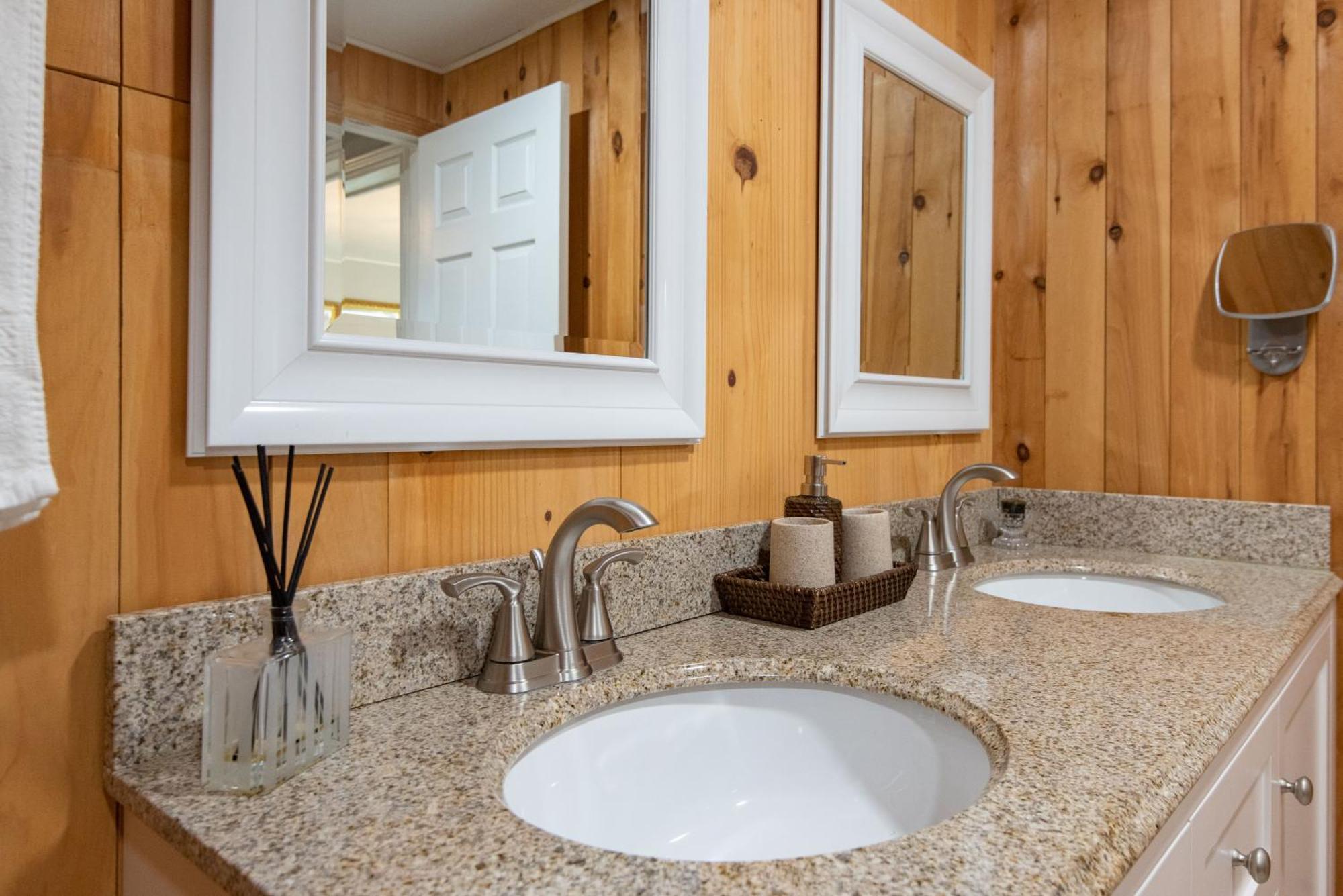 Bed and Breakfast Chez Nous Cornwall Экстерьер фото